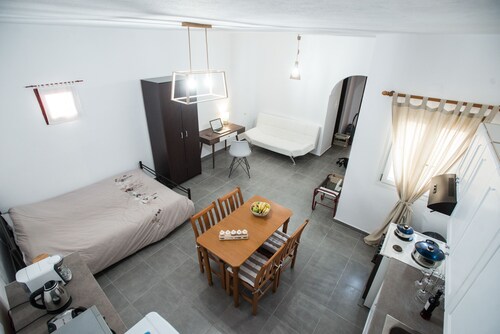 Amantes Amentes - Beach House Santorini