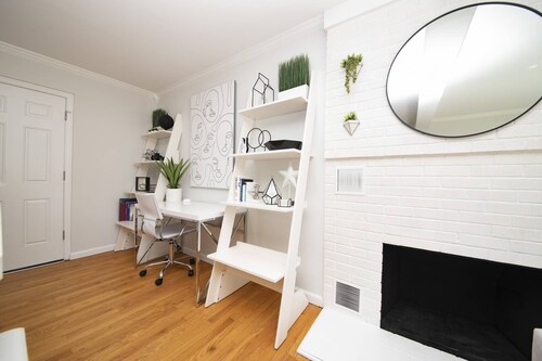 Newly furnished home, perfect for Naval Academy Football games!
