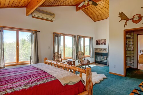 Magnificent Timber-Frame Luxury Lodge Set On 561 Private Wooded Acres