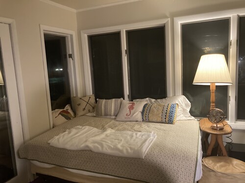 De Jardine Lake House - Leland