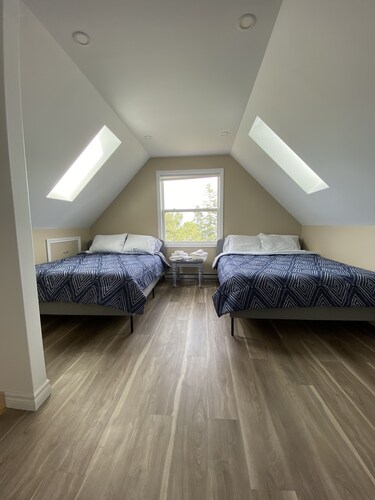 Magical Modern Beach House on Bras D'or Lakes/Surround Deck/New/better pics soon