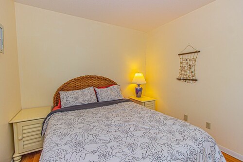 Oceanfront Queen Suite 1 bedroom 1 bath Sleeps 6 Carolina Shores II Unit 1301