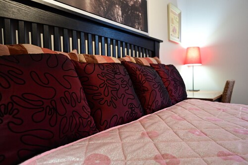 38% saving ~ Airport ~ Free Parking (Sienna)