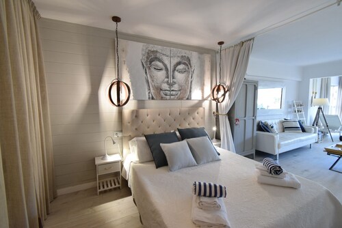 Cozy Studio with sea views and walking distance from the beach