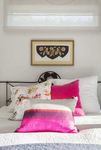 Beautifully decorated, stylish and comfortable, central Auckland