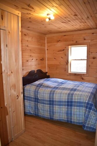 Cabin on the Lake-"No Wake Zone"
