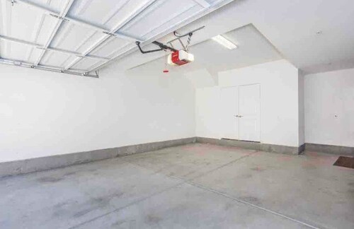 Resort-style Luxury 3 Bed 3.5 Bath Townhouse Disneyland Sanitized