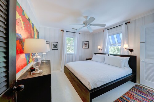 ** New Listing **, 19 Carolina Street, Sleeps 6, Ocean Block, Private Pool, Dog Friendly, Great Front Porch