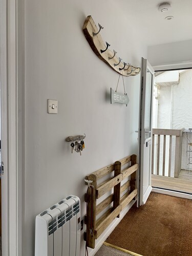A top floor seaside apartment sleeping 5 in 2 bedrooms with panoramic sea views