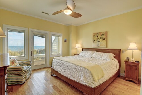 Surf City Heart! Island Center with Excellent View and Hot Tub