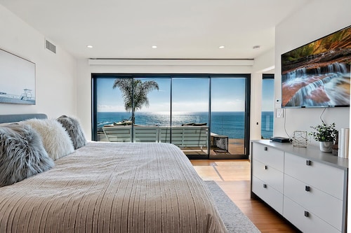 3b / 3b Luxury Oceanview Home in Malibu (1,915 SQ FT)