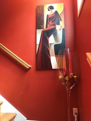 Minutes to HUNDREDS of wine tasting rooms/wineries!
