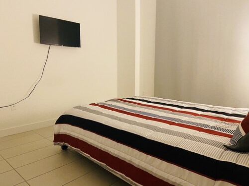 Cozy 2br condo historic Calle ocho