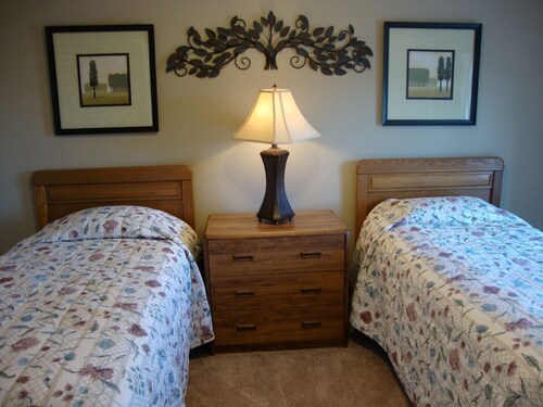 2 King Master Suites, Outside heated pool, Close to Dunes