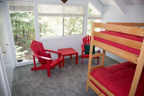 Kuki's Boat House