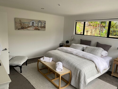 Kawau View Chalet Shiloh with Shared Bathroom