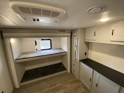 BRAND NEW 2021 Camper with Queen Master, 5 Bunk Beds!!