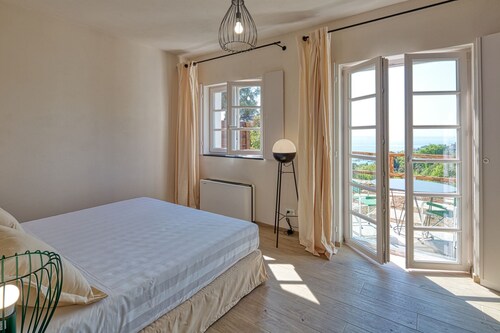 Lussuoso appartamento con piscina e vista mare