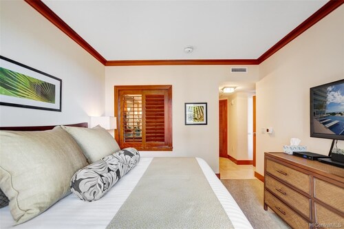 Ko'olina Beach Villa. Steps to the pool and beach!