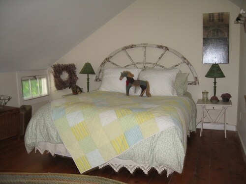 Private bed& bath on secluded 7 acre farm
