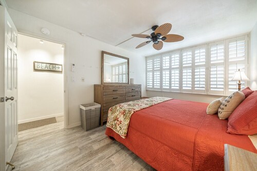 Immaculate Kamaole Sands Condo across from Kam III Beach w/AC!