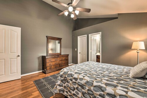 NEW! Pet-Friendly Retreat w/ Yard: ~ 8 Mi to Dtwn!
