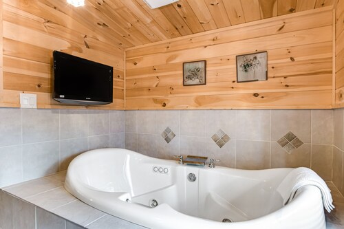 Secluded Lakefront House w/Free WiFi, Dock, Wood Fireplace, and Watersport Gear