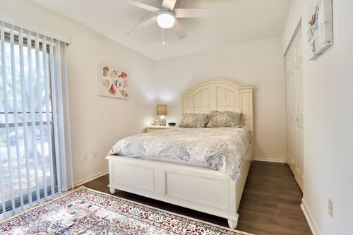 Quiet Condo – Short Walk to UF/Shands/Downtown!