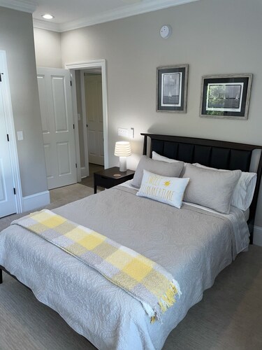 New 5 Bedroom 4.5 Bath, One Block From the Village W/ Heated Private Pool