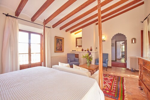 TRADITIONAL HOUSE. IDEAL FOR FAMILY. PRIVATE POOL. WIFI WITH FIBER. A/C
