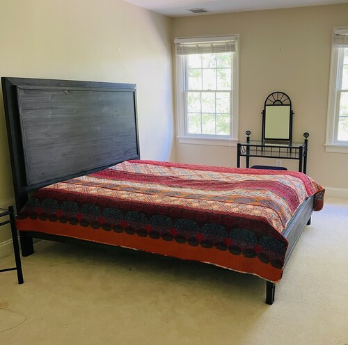 Large modern ALL SEASON house/good for reunion, showers, friends/family events.