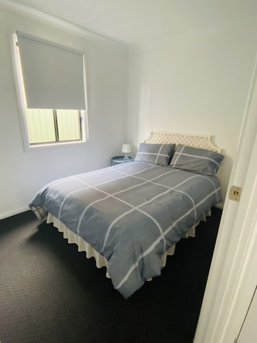 VILLA 9, Brand new SLEEPS 7, great location, CLEAN and security complex