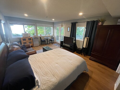 Private mountain getaway with view!