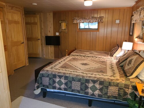 Newly remodeled Double Love Log Cabin