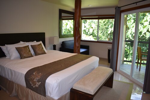 Garden View Room - Oceanfront Hilo Beach House Inn & Yoga Wellness Atelier