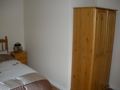 Beautiful 3-Bed House in Knock