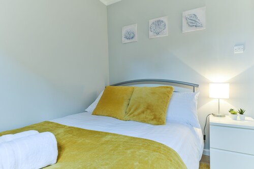 Royal Living Properties - 3 Bedroom Deluxe Bungalow