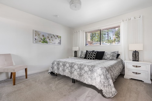 Family vacation home at Cultus Lake - Pet Friendly