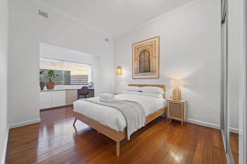 Art Deco Style Apartment with High Ceilings