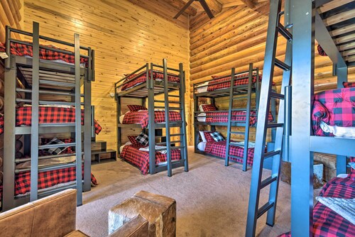 NEW! Grand Mountain Retreat - 7 Mi to Angel Fire!