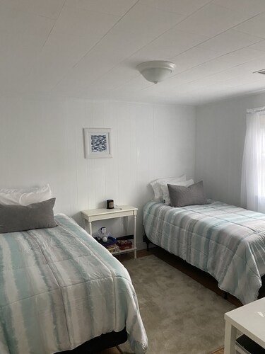 Quiet neighborhood, great for kids, 4 miles from Corporation beach!