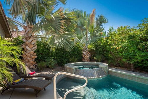 Tropical Oasis at Indian Palms w/Pool/Spa, Mountain View, Close to Music Festivals, in Golf Resort