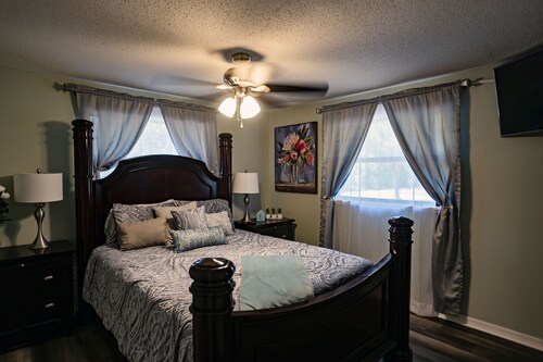 "Slow Tides" - Entire Cottage on the Suwannee River