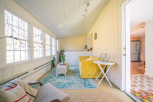 The Louie II: Accord Farmhouse near Arrowood w/ Hot Tub & Large Yard