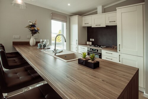 Lux Harrington - a lux lodge that sleeps 4 guests in 2 bedrooms