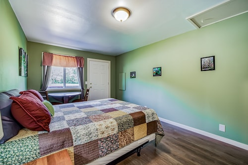 Darling Studio Near the Beach & State Parks w/ Kitchenette, Free WiFi, & More!