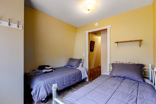 Wonderful Woodsy Retreat W/ Large Deck, Free WiFi, Wood-Burning Fireplace & More