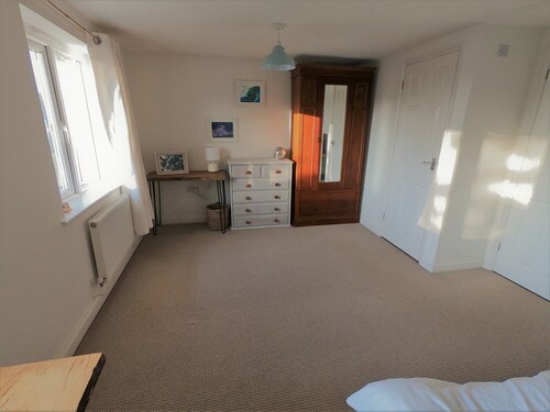 Chy Lowen, PERRANPORTH, sleeps 6, offstreet parking, a short walk to the beach
