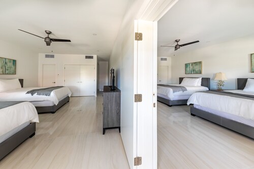 Seascape Hotel