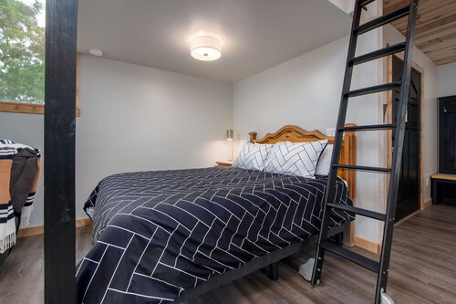 Hard to find Cabin - perfect at the top of the range, close to Arbuckle Lake